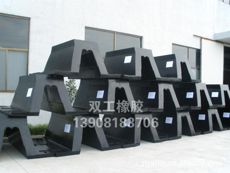 V型橡胶护舷